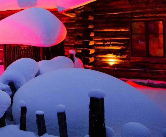 在那里给别人写文案赚钱