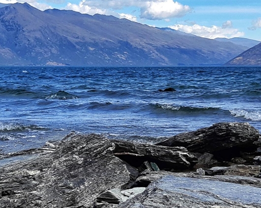 金融行业靠什么盈利