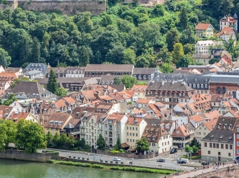 半坡起步靠边线30厘米