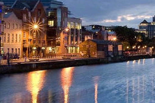 开宠物美容店挣钱吗